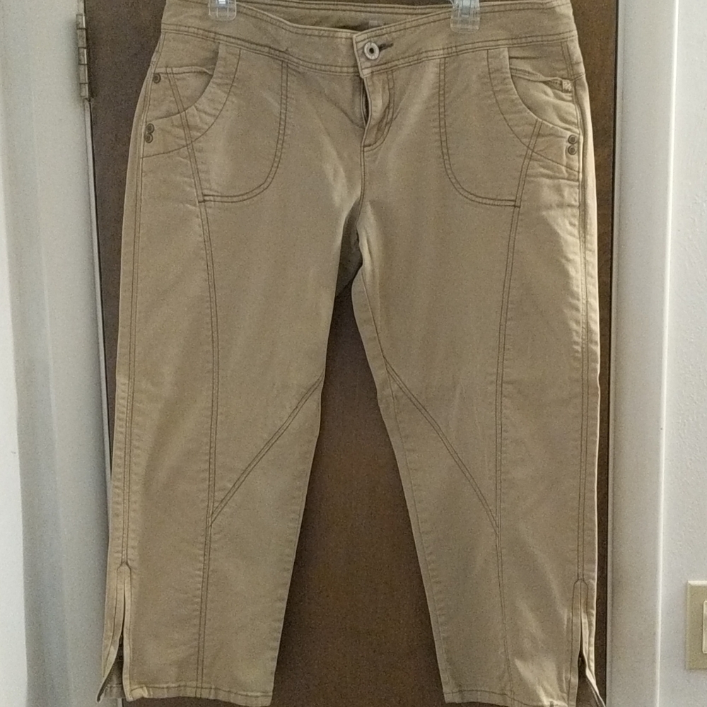 DKNY Capris